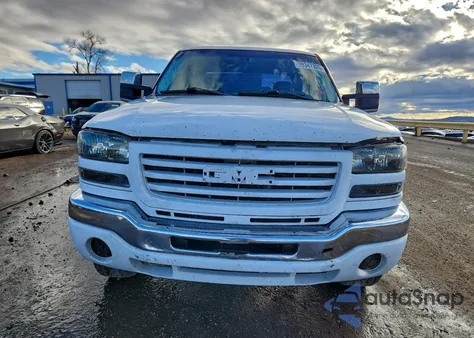 2005 GMC Sierra C2500 Heavy Duty из США, поврежденный, VIN 1GTHC23245F883494